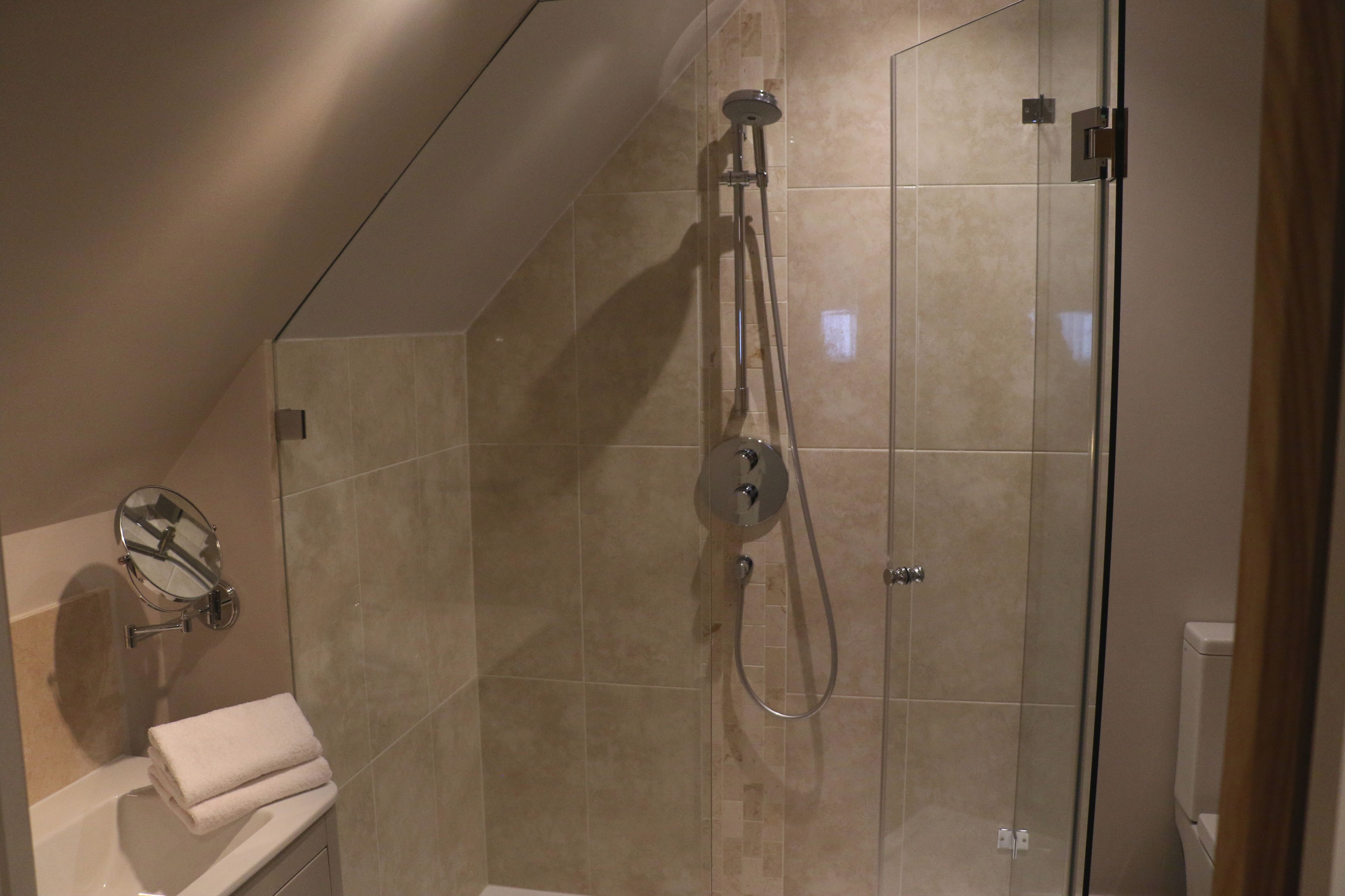 suite | bathroom shower