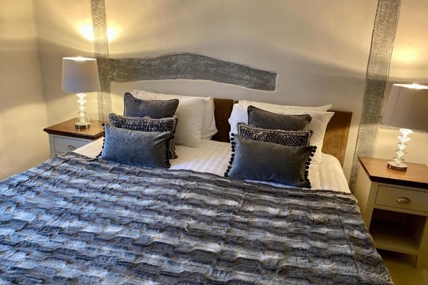 Twin Room | Cadar kapas Mesir, meja, katil bayi/kot (surcaj)