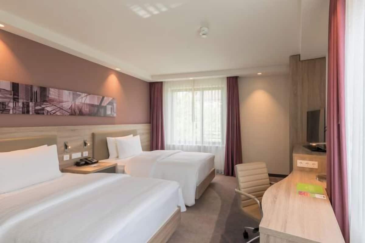 1 Schlafzimmer, Zimmersafe, Schreibtisch, Verdunkelungsvorhänge