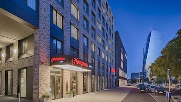 Fassade der Unterkunft – Abend/Nacht