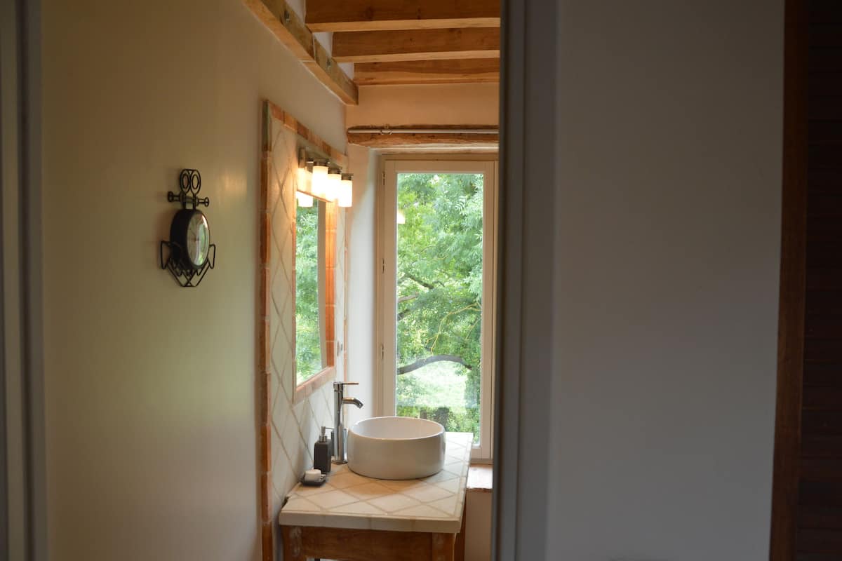 Family Room, 2 Bedrooms | Bathroom | Free toiletries, hair dryer, towels