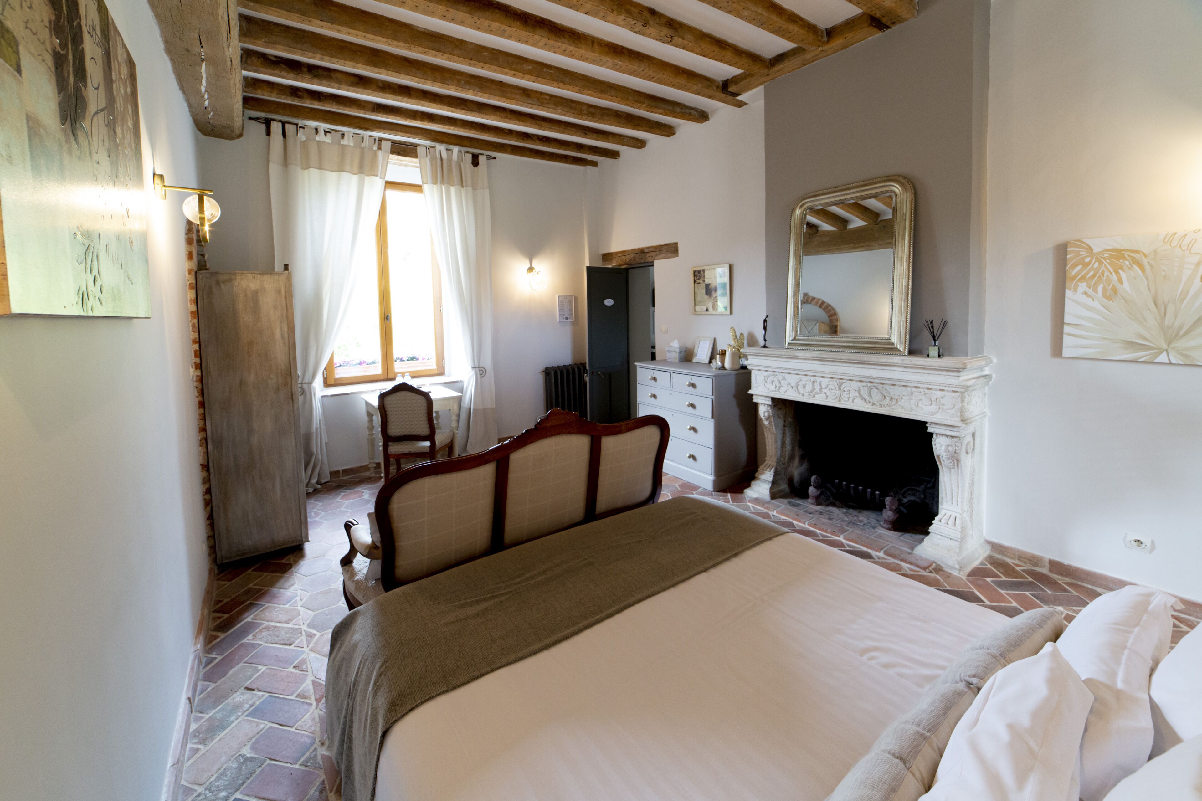 Kamar Comfort | Seprai premium, minibar, meja kerja, dan tempat tidur lipat/tambahan