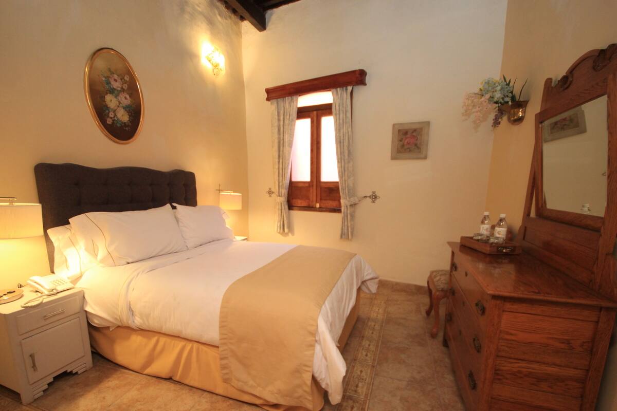 Club Room | In-room safe, desk, iron/ironing board, cribs (free)