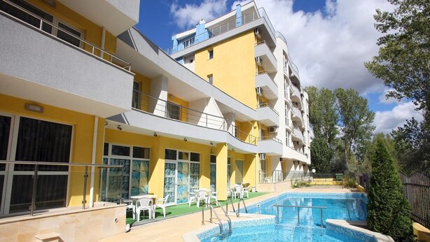 Outdoor pool - Sofia Apartments in Sunny Residence (Sunny Beach)