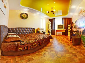 Signature Apartment, 2 Bedrooms, Kitchen, City View | Desk, blackout drapes, iron/ironing board, cribs/infant beds - Chernigov ApartLux (Chernihiv)