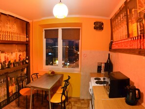 Signature Apartment, 2 Bedrooms, Kitchen, City View | Private kitchen | Fridge, microwave, stovetop, coffee/tea maker