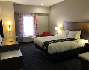 Premium bedding, desk, free WiFi, bed sheets - Hotel Glenpool (Jenks)
