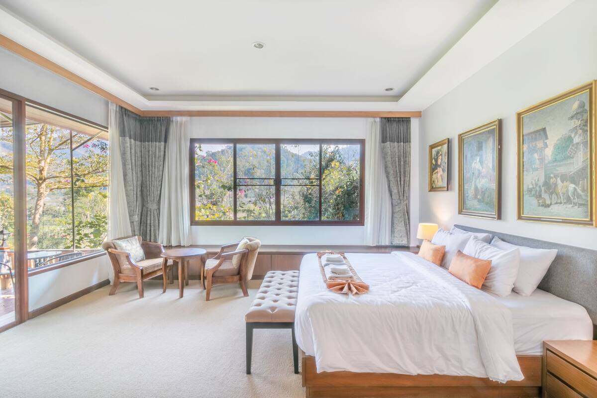 Biệt thự | Két bảo mật tại phòng, phòng cách âm