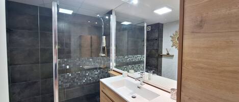 Shower, towels