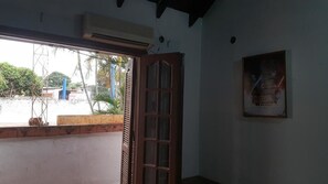 Nhà tiện nghi đơn giản, 4 phòng ngủ, bếp, khu vực vườn | 1 phòng ngủ, truy cập Internet không dây miễn phí 