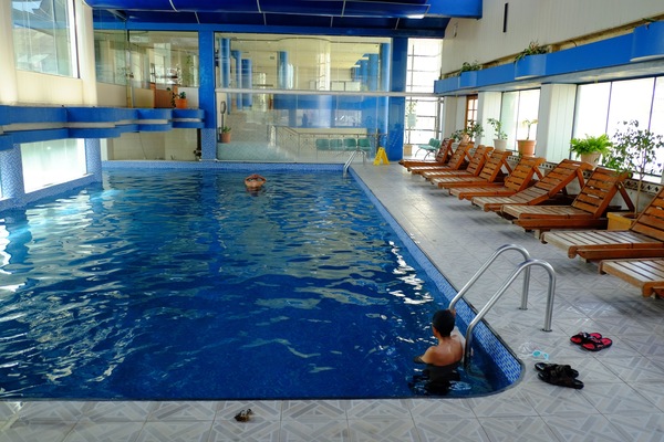 Indoor pool, sun loungers