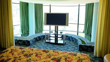Minibar, in-room safe, individually decorated, individually furnished