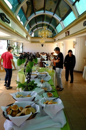 Free buffet breakfast