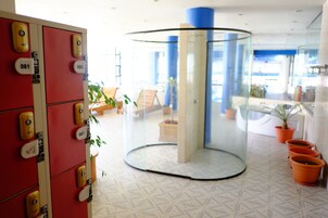 Indoor pool, sun loungers