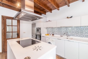 Réfrigérateur, micro-ondes, four, lave-vaisselle