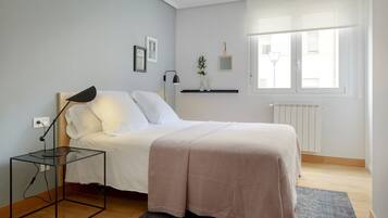 2 slaapkamers, een strijkplank/strijkijzer, gratis wifi, beddengoed