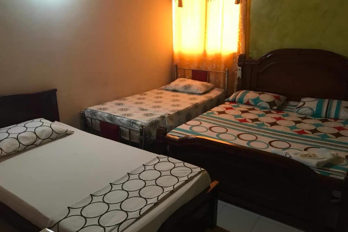 Quadruple Room | Minibar, desk, iron/ironing board, rollaway beds