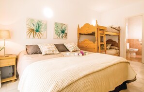 7 bedrooms, travel crib, free WiFi, bed sheets