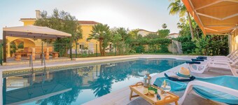 Gorgeous home in Benalmádena with WiFi