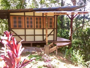 Cabaña básica, 2 habitaciones | Balcón