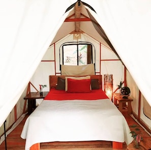 Habitación básica doble, 1 cama doble, vistas a la montaña, junto a la montaña | Decoración individual, mobiliario individual, wifi gratis y ropa de cama
