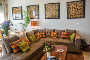 Comfort studio, 1 slaapkamer | Woonruimte | Een plasmatelevisie