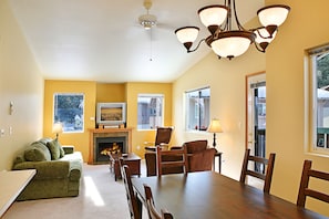 Deluxe Condo, 2 Bedrooms | In-room dining - Alpine Villagers (Leavenworth)