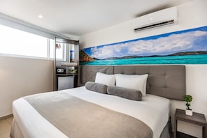 Double Room | Minibar, in-room safe, bed sheets