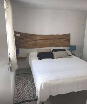 2 bedrooms, in-room safe, iron/ironing board, WiFi - DELICIOUS HOUSE COMPLETELY RENOVATED  (Punta Molara)