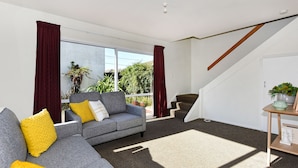Unclassified image, 5 of 10, button - Sunny Christchurch Townhouse (Christchurch)