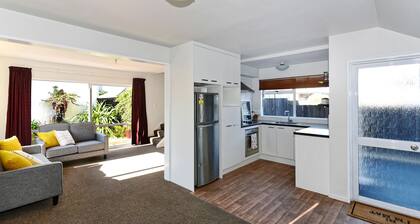 Sunny Christchurch Townhouse