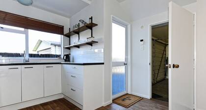 Sunny Christchurch Townhouse