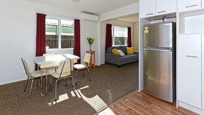 Unclassified image, 4 of 10, button - Sunny Christchurch Townhouse (Christchurch)
