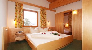 2 chambres, bureau, draps fournis