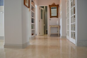 Monolocale comfort, 1 camera da letto | Area soggiorno | TV al plasma