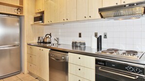 Apartment, 1 Queen Bed with Sofa bed | Private kitchen - Central City Vibe (Christchurch)