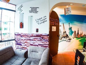 Reception - Blondys House (Lima)