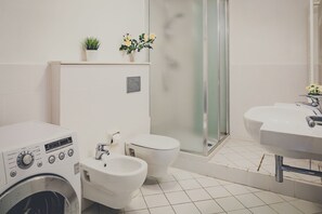 Shower, free toiletries, hair dryer, bathrobes - Il Gattopardo (Florence)