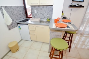 Studio, Balcony, Sea View | Private kitchenette