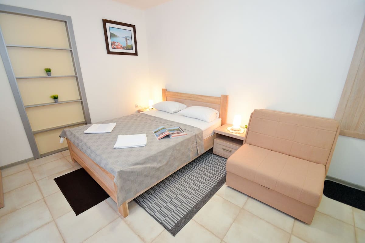 Studio, balcon, vue mer