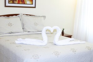 Down comforters, Tempur-Pedic beds, in-room safe, desk - Hotel Palmas Reales (Trujillo)