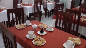 Desayuno continental gratuito y diario
