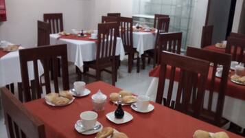 Free daily continental breakfast