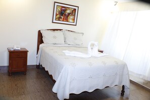 Down duvets, Tempur-Pedic beds, in-room safe, desk - Hotel Palmas Reales (Trujillo)