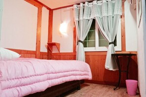 ห้องซิงเกิล (Max 2 People, Same-gender Stay Only) | Wi-Fi ฟรี