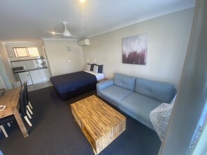 Family Room, 2 Bedrooms | Premium bedding, desk, soundproofing, iron/ironing board - Woongarra Motel (North Haven)