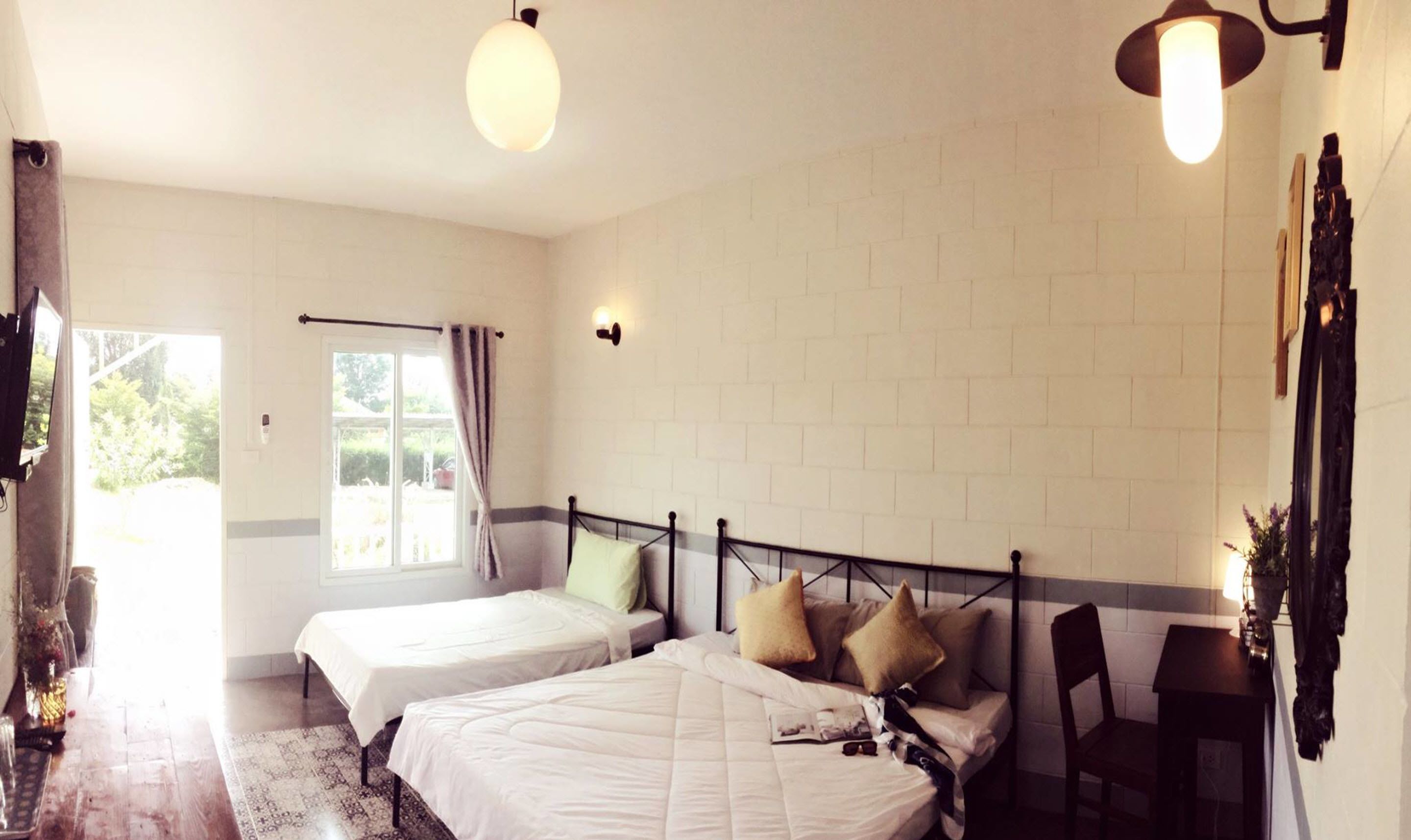 Rollaway beds, free WiFi, bed sheets