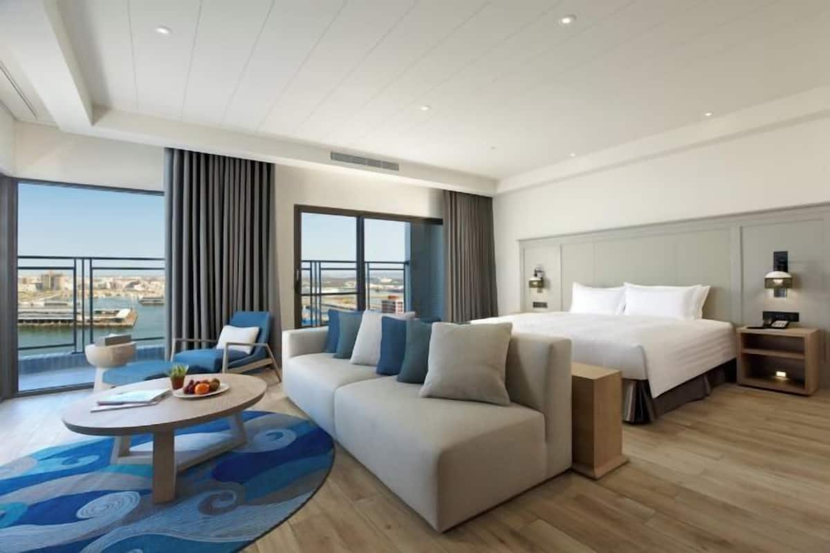 1 bedroom, premium bedding, down comforters, in-room safe