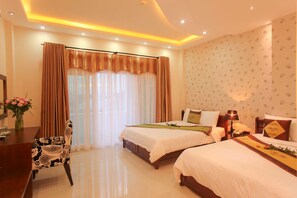 Minibar, desk, blackout drapes, free WiFi - Hien Hoa Hotel (Da Nang)