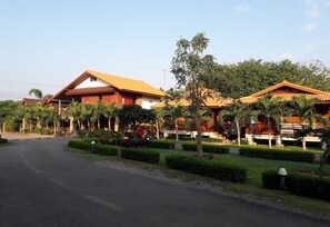 Property grounds - Chiang Kham Tilue Resort (Chiang Kham)